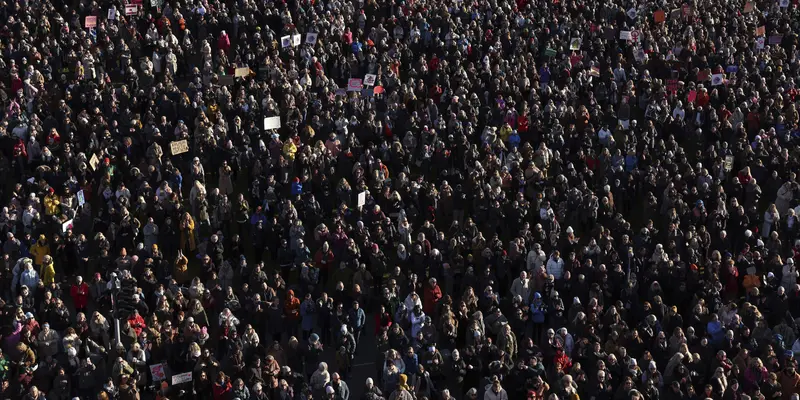 Ribuan Orang Berkumpul di Reykjavik untuk Pemogokan Perempuan Nasional
