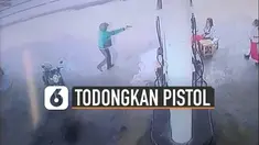 Pelaku tersebut berhasil mengambil sejumlah uang dan langsung kabur menggunakan motornya.