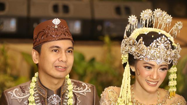 [Bintang] Raditya Dika dan Anissa Aziza