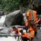 Pencarian difokuskan di hilir sungai, berjarak 7 kilometer dari lokasi kejadian.