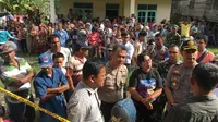 Pihak kepolisian membeberkan penyebab tewasnya satu keluarga di Dusun Janji Mauli, Desa Tambun Sukkean, Kecamatan Onan Runggu, Kabupaten Samosir, Sumatera Utara. (Liputan6.com/ Reza Efendi)