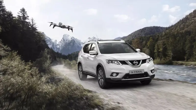 Nissan X-Trail dengan Drone