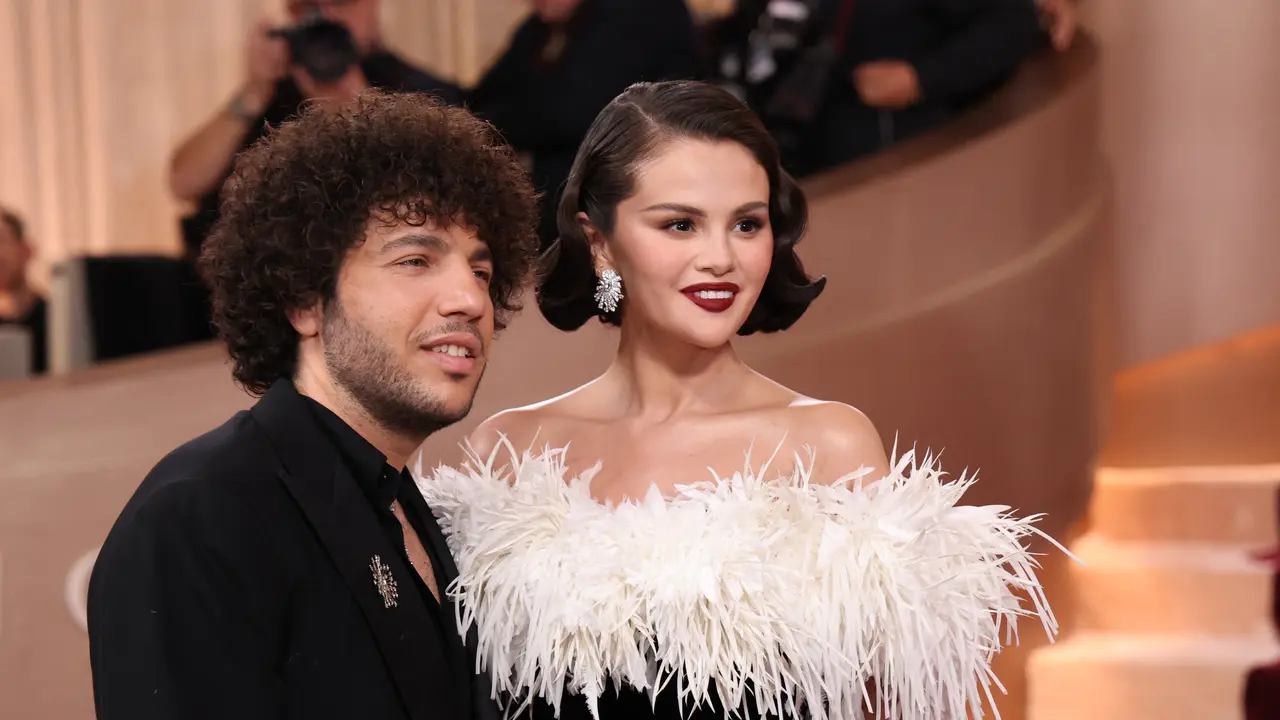Selena Gomez dan Benny Blanco  di Golden Globes 2026. (Michael Tran / AFP)