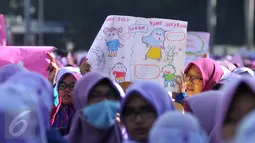 Sejumlah wanita berhijab melakukan aksi Gerakan Menutup Aurat di Kawasan Bundaran HI, Jakarta, Minggu (14/2/2016). Mereka mengajak kepada wanita muslim untuk menutup Aurat sesuai dengan syariat. (Liputan6.com/Gempur M Surya)