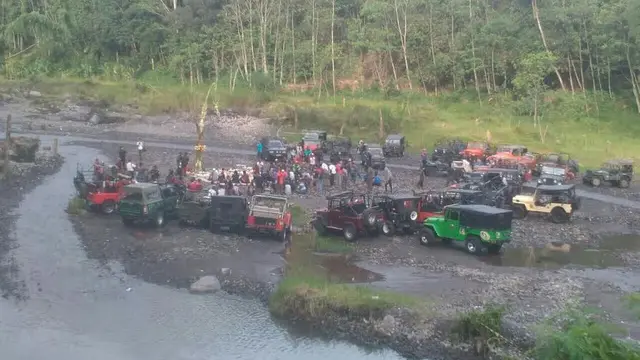 Jeep Merapi