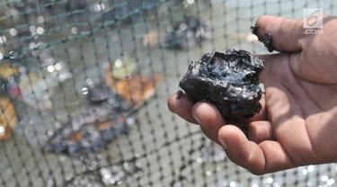 Tumpahan Minyak Pertamina Cemari Perairan Muara Gembong