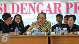 Komisaris Utama SCTV, Jenderal Purn R. Soeyono (tengah) saat menjawab pertanyaan dewan juri KPI mengenai program-program edukasi dan pendidikan di SCTV, Jakarta, Senin (16/5/2016). (Liputan6.com/Yoppy Renato)
