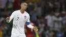 Ekspresi Ronaldo saat gagal mecetak gol ke gawang Uruguay pada laga 16 besar Piala Dunia 2018 di Fisht Stadium, Sochi, Rusia, (30/6/2018). Portugal kalah 1-2 dari Uruguay. (AP/Themba Hadebe)