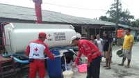 Kekeringan dan Kriris Air Bersih di Depok, Warga Menumpang Mandi di SPBU