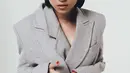 Aktris yang dikabarkan jalin hubungan berpacaran dengan Ari Irham ini jangan diragukan lagi terkait gaya penampilan. Gaya penampilan kece nan elegan menjadi salah satu daya tariknya. Foto Taskya Namya pakai jas ini menjadi bukti bahwa gaya fashion Taskya sangat memesona. (Liputan6.com/IG/@taskyanamya)