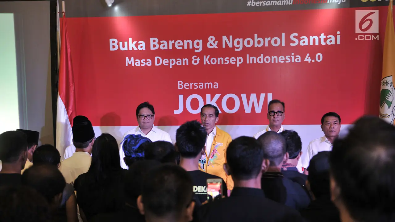 Kenakan Jaket Kuning, Jokowi Buka Puasa Bareng Tokoh Muda Digital