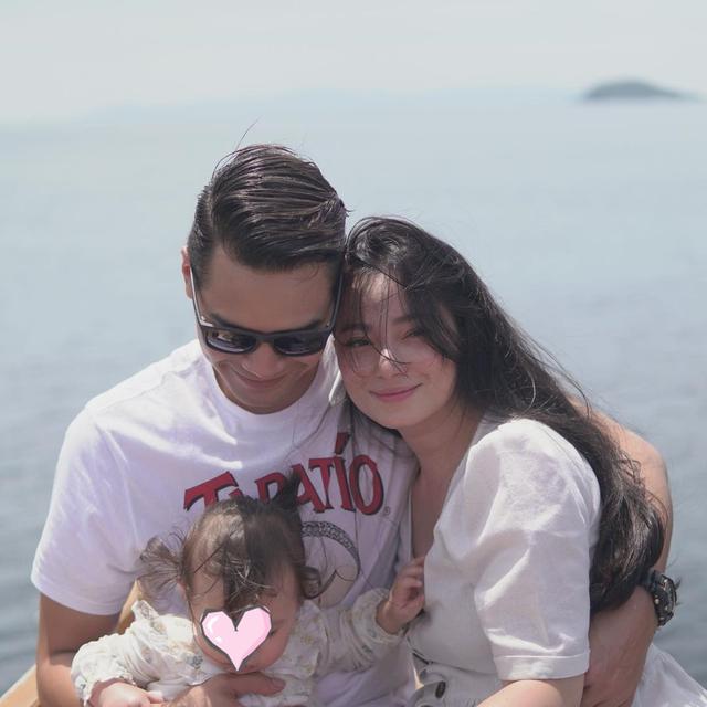 Sempat Hamil Anak Kedua Tapi Keguguran, Ini 6 Potret Keluarga Kecil Asmirandah