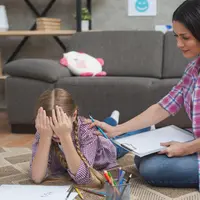 Ilustrasi Anak dan Orangtua Credit: shutterstock.com