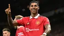 Manchester United baru saja memperpanjang kontrak 4 pemainnya selama setahun, di mana keempatnya sama-sama akan berakhir durasi kontraknya di akhir musim 2022/2023 alias 6 bulan ke depan. Guna menyiasati keempatnya tak meninggalkan Old Trafford secara gratis, Setan Merah secara otomatis memperpanjang kontrak mereka hingga setahun ke depan hingga akhir musim 2023/2024 karena keempatnya memang mempunyai opsi tersebut dalam klausul kontrak mereka. Berikut daftar keempat pemain tersebut. (AFP/Oli Scarff)