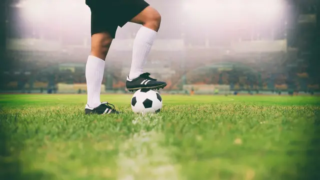 Tetap Gacor di Lapangan! Rekomendasi Sepatu Futsal yang Bikin Kaki Nyaman Walau Main Panas-Panasan