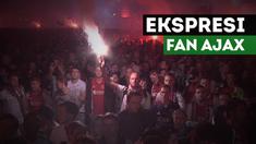 Berikut beragam ekpresi suporter Ajax Amsterdam usai timnya kalah 0-2 dari Manchester United di Liga Europa.