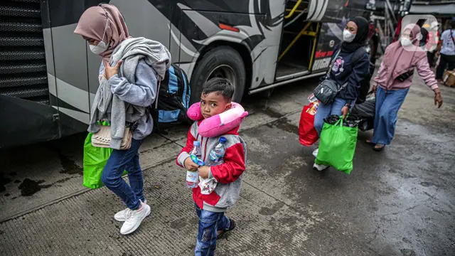 FOTO: Sebagian Pemudik Pulang Kampung Lebih Awal Hindari Puncak Arus MudikFOTO: Sebagian Pemudik Pulang Kampung Lebih Awal Hindari Puncak Arus Mudik