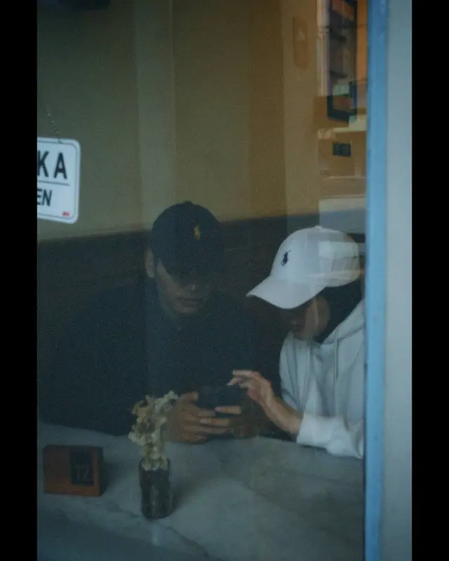 Pasangan ini bikin prewedding ala Idol K-Pop keciduk Dispatch lagi kencan, 6 hasilnya kayak beneran