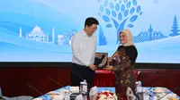 Menteri Ketenagakerjaan, Ida Fauziyah saat meet and greet dengan President of Global Government Affairs Huawei, Bao Jialing, di Shenzhen, Republik Rakyat Tiongkok (RRT), Sabtu (6/7/2024).