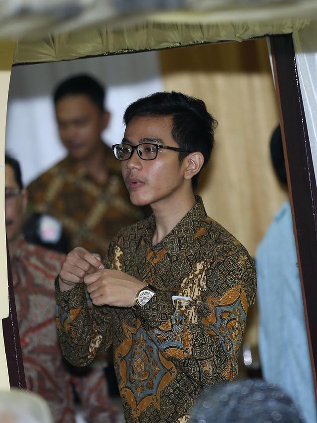 Gibran Bawa Seserahan kepada Selvi Tanpa Didampingi Jokowi 