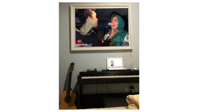 Minta Foto Lukisannya Diedit, Hasilnya Justru Kocak Banget