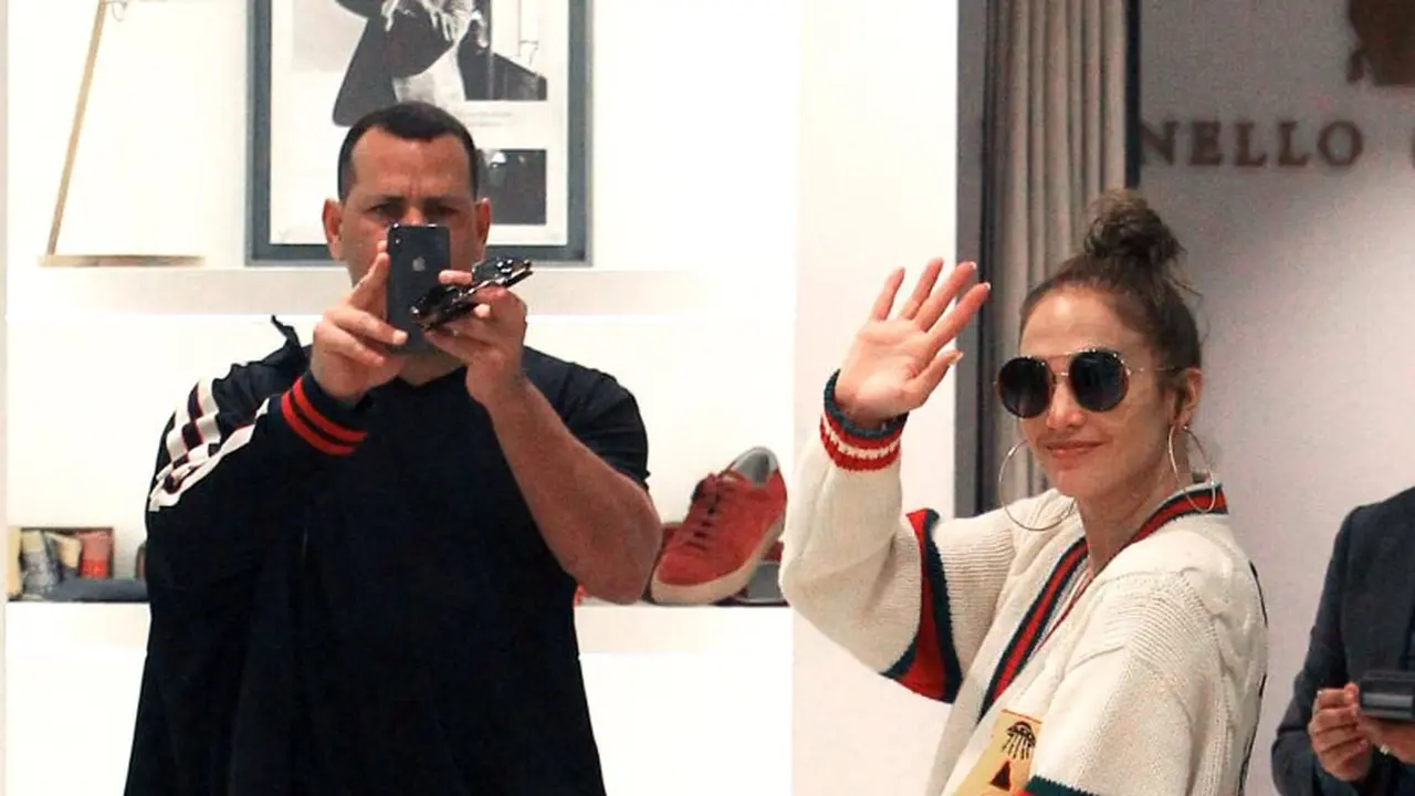 [Bintang] Jennifer Lopez - Alex Rodriguez