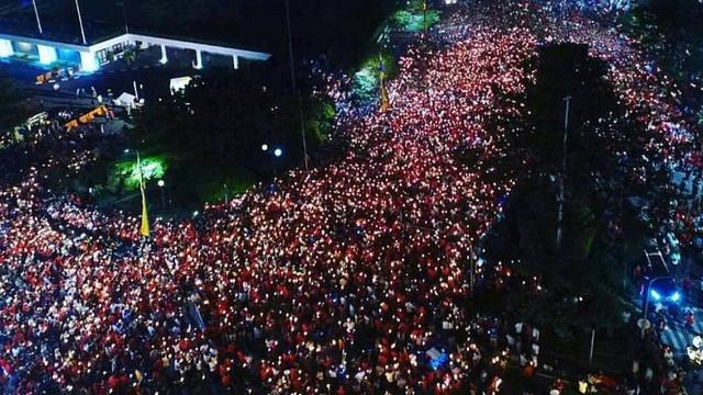 Aksi 1000 Lilin di Surabaya