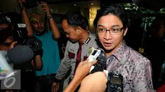 Vokalis grup band Ungu, Sigit Purnomo Syamsuddin alias Pasha mendatangi gedung KPK, Jakarta, Jumat (24/7/2015). Pasha menyambangi KPK untuk melaporkan harta kekayaannya. (Liputan6.com/Yoppy Renato)