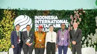 Chief Sustainability &amp; Communications Officer Sinar Mas Agribusiness and Food, Anita Neville saat diskusi Dekarbonisasi Industri Indonesia, Pelajaran dari Implementasi Rencana Nol Emisi pada Indonesia International Sustainability Forum (IISF) 2024. (Dok Sinar Mas)