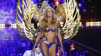 Model-model yang Tampil di Fashion Show Victoria`s Secret 2015