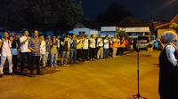 Bawaslu Kota Cirebon menggelar upacara Apel Siaga menuju 1 tahun Pemliu di alun-alun Keraton Kacirebonan. Foto (Liputan6.com / Panji Prayitno)