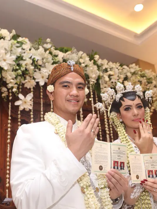Tak hanya itu, keseriusan Novian Herbowo yang semakin mantap mengenal Alisia selama 4 tahun tanpa pikir panjang ia ingin membina rumah tangga. (Andy Masela/Bintang.com)