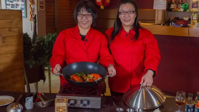 Chef Lisa Tse dan adiknya Helen (thesun.co.uk)