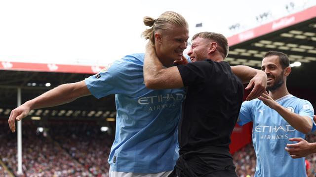 Sosok Penyusup yang Peluk dan Cium Erling Haaland di Laga Sheffield Utd vs Man City
