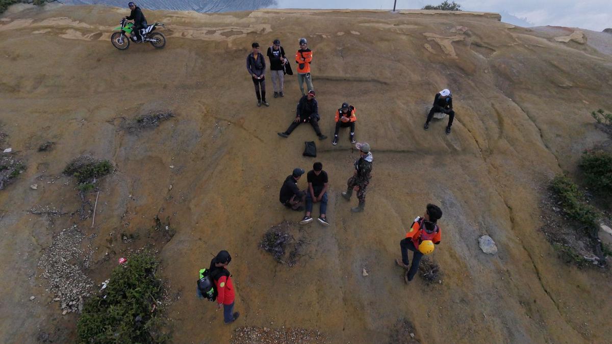 Pendaki Hilang di Gunung Ijen Dzikri Maulana Ditemukan Terjebak Lemas di Tebing Curam