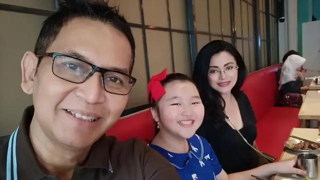 6 Potret Kenangan Hilman Hariwijaya dan Putrinya, Sosok Ayah Penyayang