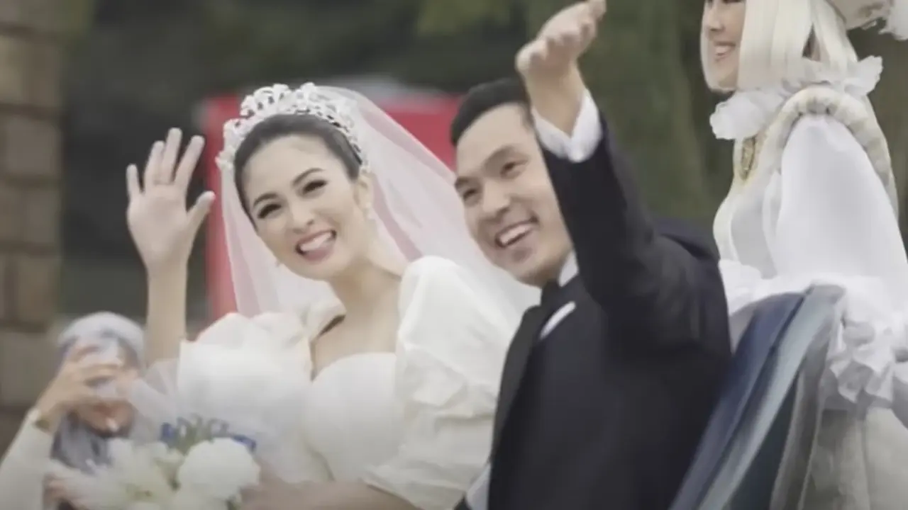 Potret pernikahan Sandra Dewi dan Harvey Moeis (Sumber: YouTube/bridestory)