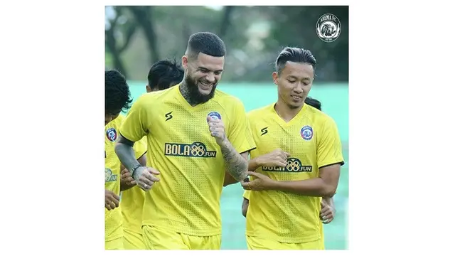 6 Potret Diego Michiels saat Latihan Bersama Tim Arema FC, Perkuat Bek Kanan