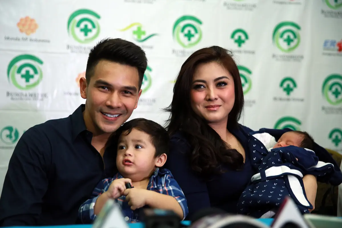 [Bintang] Jonathan Frizzy gelar preskon kelahiran anak ke-3 