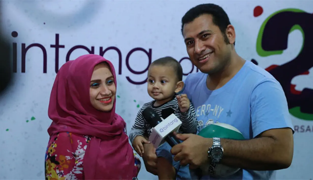 Ketika ajal sudah menjemput, tidak ada lagi yang bisa menghalangi dan menolak. Dan bagi yang ditinggal harus berusaha ikhlas, meski berat. Ini lah yang tengah dirasakan Said Bajuri selepas kepergian sang istri. (Adrian Putra/Bintang.com)