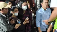 Momen Pilu Keluarga Sambut Jenazah ASN Korban Penembakan KKB