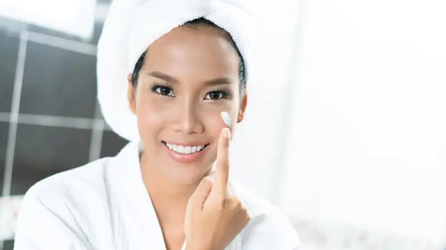 Tips Menjaga Kesehatan Kulit Wajah dari Luar dan Dalam (Torwaistudio/Shutterstock)