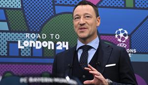 Duta Besar Liga Champions dan mantan pemain sepak bola Inggris, John Terry, menyampaikan pidato pada pengundian babak 16 besar turnamen sepak bola Liga Champions UEFA 2023-2024 di House of European Football di Nyon, pada 18 Desember 2023. (Fabrice COFFRINI/AFP)
