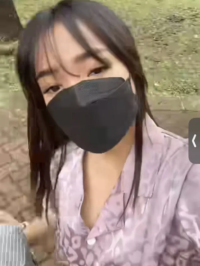 Gaya Santai Fuji An Kenakan Piyama  saat Bermain Bersama Gala Sky di Kebun Binatang. [@fuji_an]