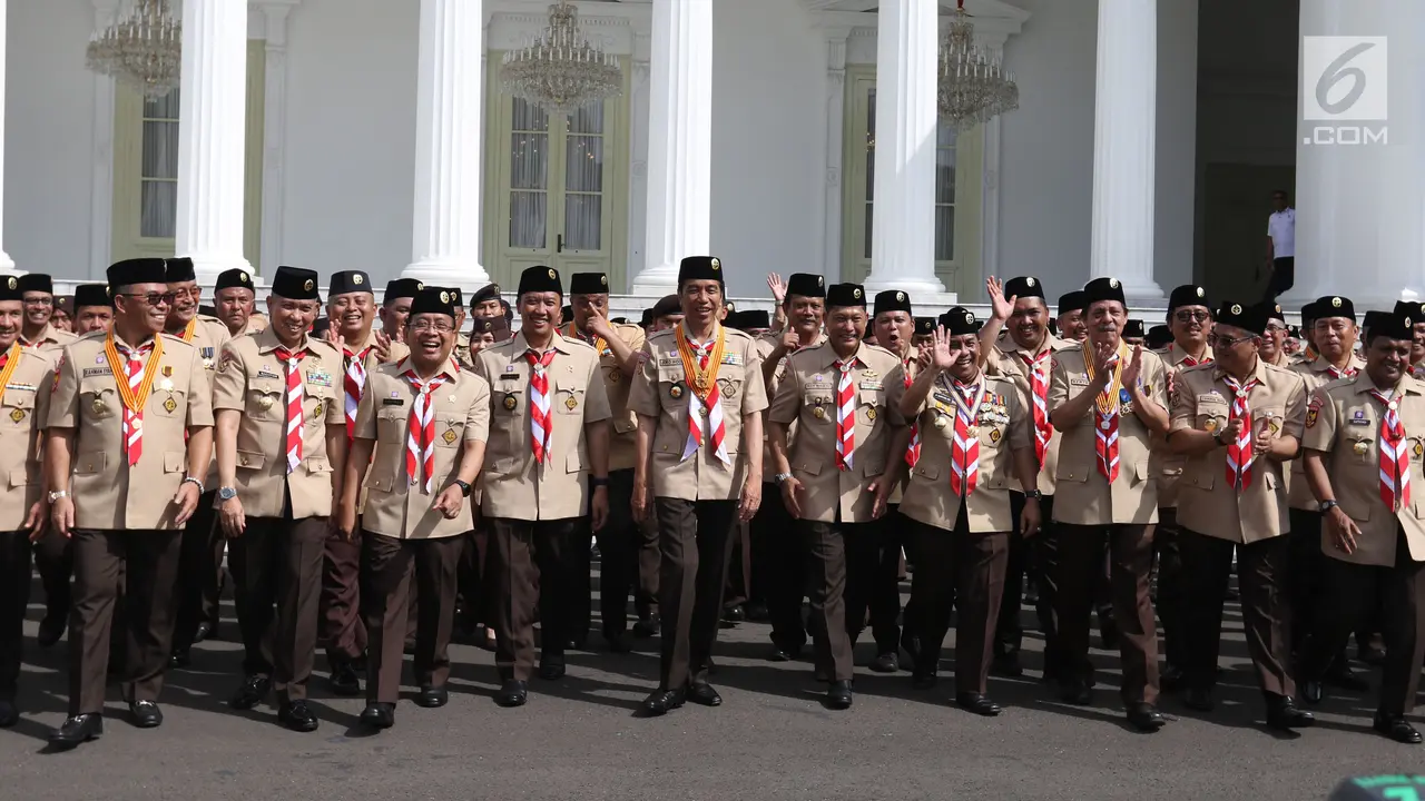 Jokowi Lantik Buwas Jadi Ketua Kwarnas Gerakan Pramuka