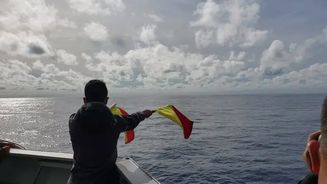 TNI AL ASelamatkan ABK WNA yang Tercebur di Laut Natuna
