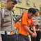Empat dari enam pelaku pencurian mobil yang menyebabkan korban M. Heighel Nusa Anggara (20) luka berat diringkus polisi. (Liputan6.com/Achmad Sudarno)