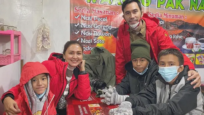 [Fimela] Darius Sinathrya dan Donna Agnesia