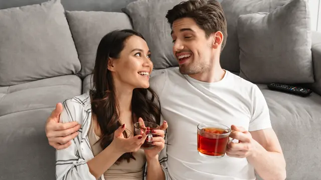 perempuan dan pasangan jan sofa