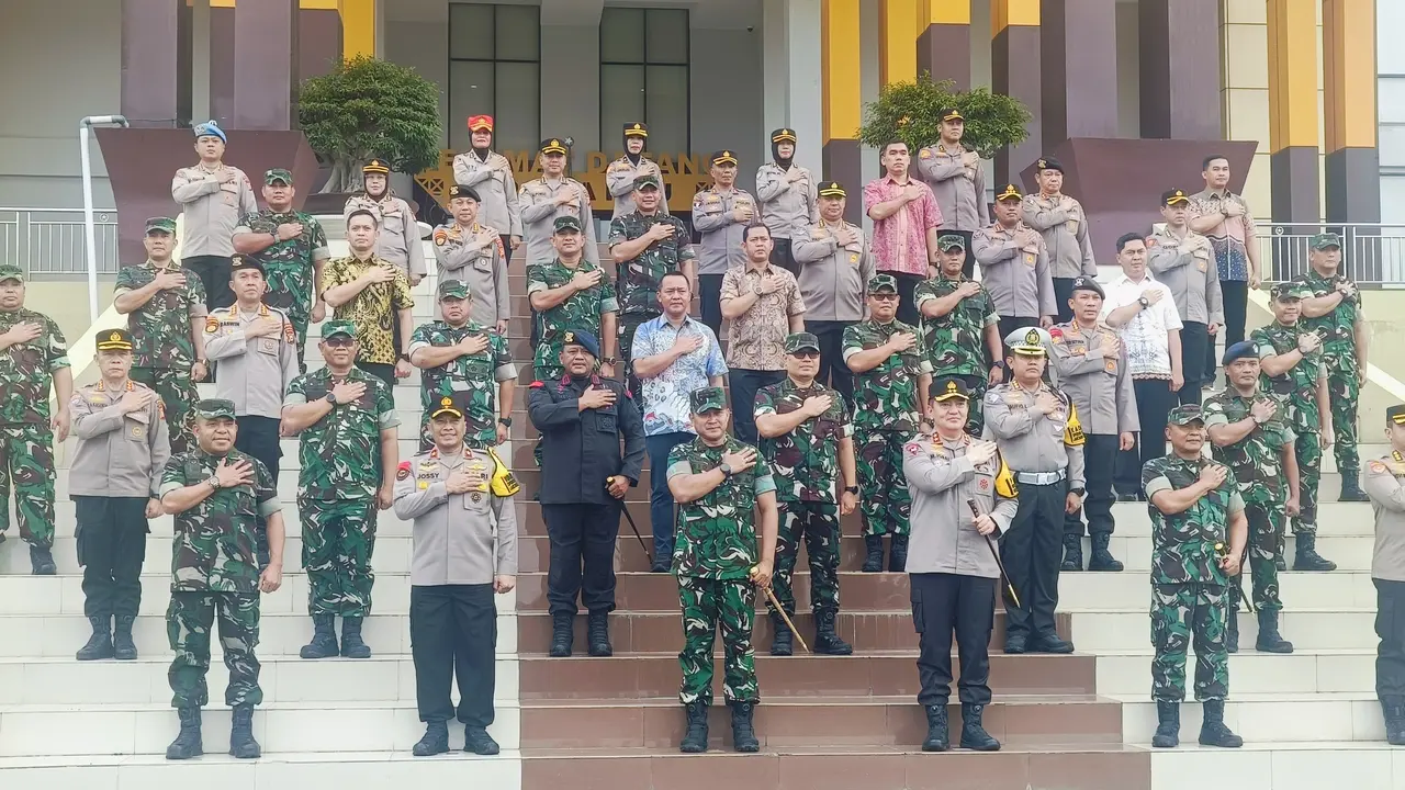 Kapolda Riau Irjen Iqbal dan Pangdam I Bukit Barisan beserta jajaran di Polda Riau.